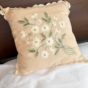 Vintage Embroidered Pillow - Bouquet of Daisies